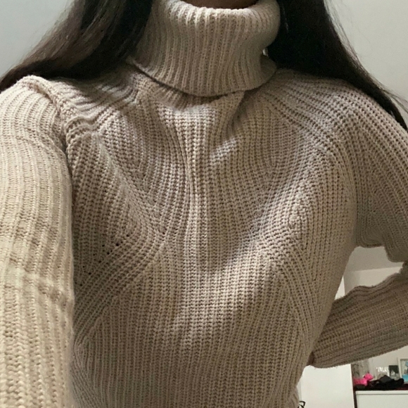 Beige knit turtleneck sweater - Picture 3 of 3